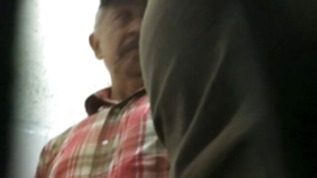 गुणवत्ता सिनेमा :  एक जोडी आफ्नो ओछ्यानमा मिठो एमेच्योर चुदाईको आनन्द लिन्छ मुखमैथुन वीडियो 