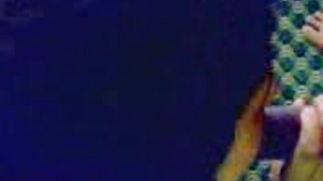 गुणवत्ता सिनेमा :  तिघ्रा-उच्च मोजाहरूमा गोरा किशोरलाई पुरानो स्टडले पिटेको छ मुखमैथुन वीडियो 
