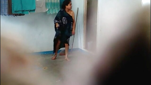 गुणवत्ता सिनेमा :  गुलाबी चेकरको शीर्षमा ल्याटिनाले बाल्ड केटाको ककलाई कार्यमा परीक्षण गर्छ मुखमैथुन वीडियो 